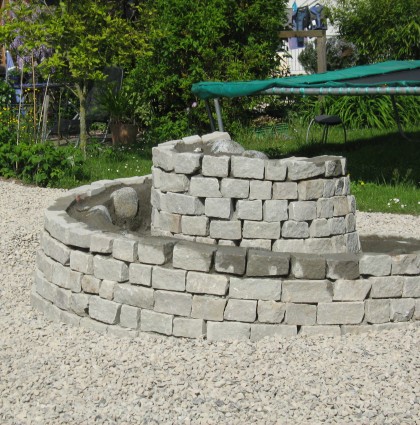 Naturstein- und Betonformelemente, Mauern